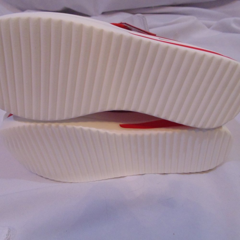 unbranded fashion sneakers red slip on Size 39 (US size 7) - Picture 5 of 6